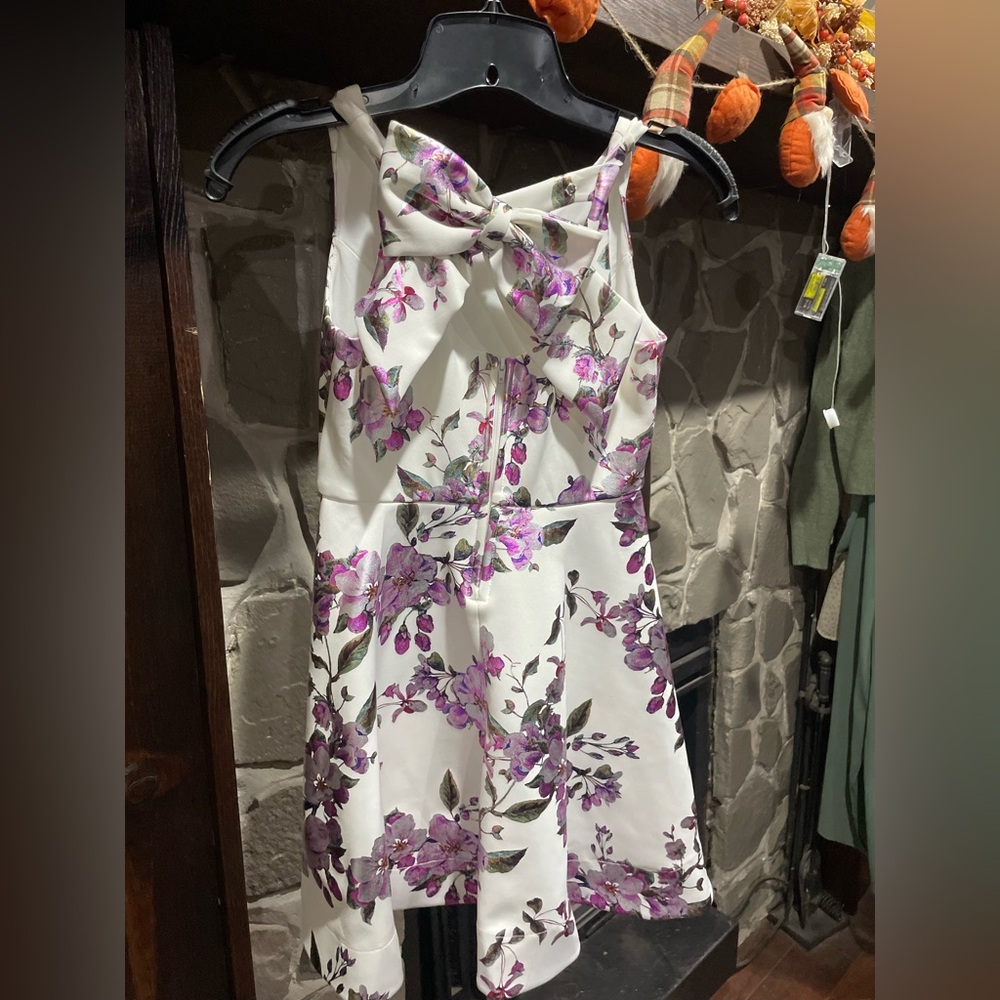 Beutiful, girls formal dress. With flowers and a bow!